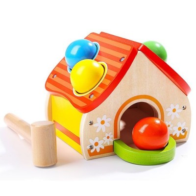 Топ Брајт - дрвена куќа со чекан и топчиња 